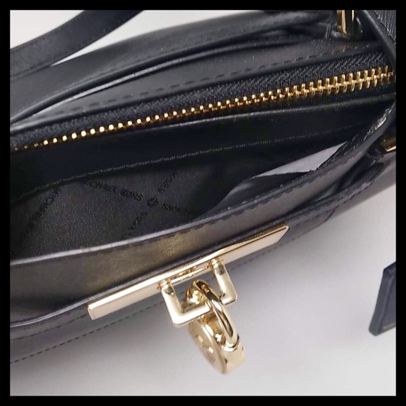 Michael Kors Hamilton Traveler 
Large Black Tote - Picture 8 of 11